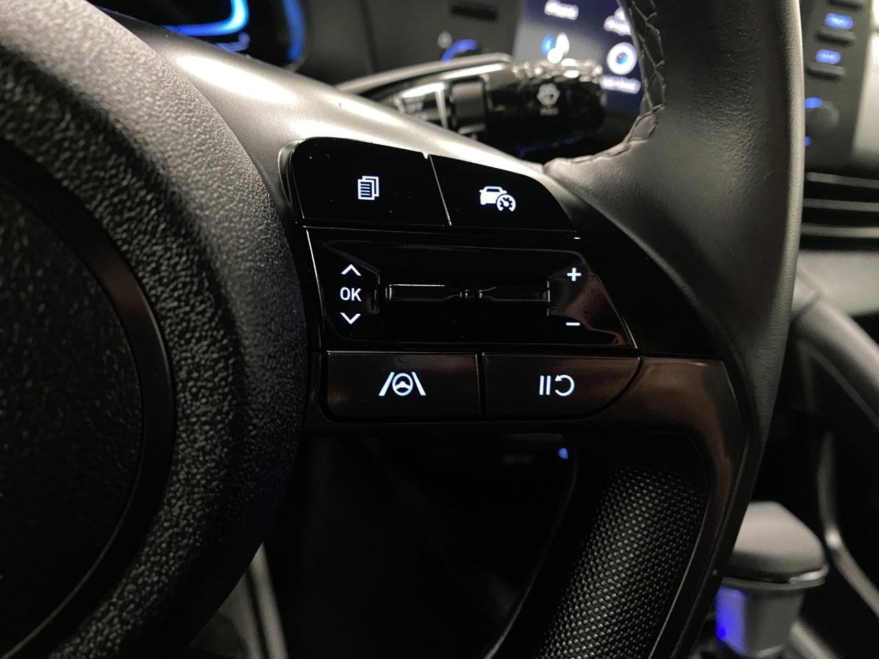 Certified 2025 Hyundai Elantra Sport FWD image 16