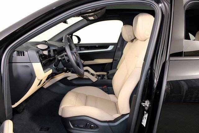 New 2026 Porsche Cayenne Coupe AWD/4WD image 5