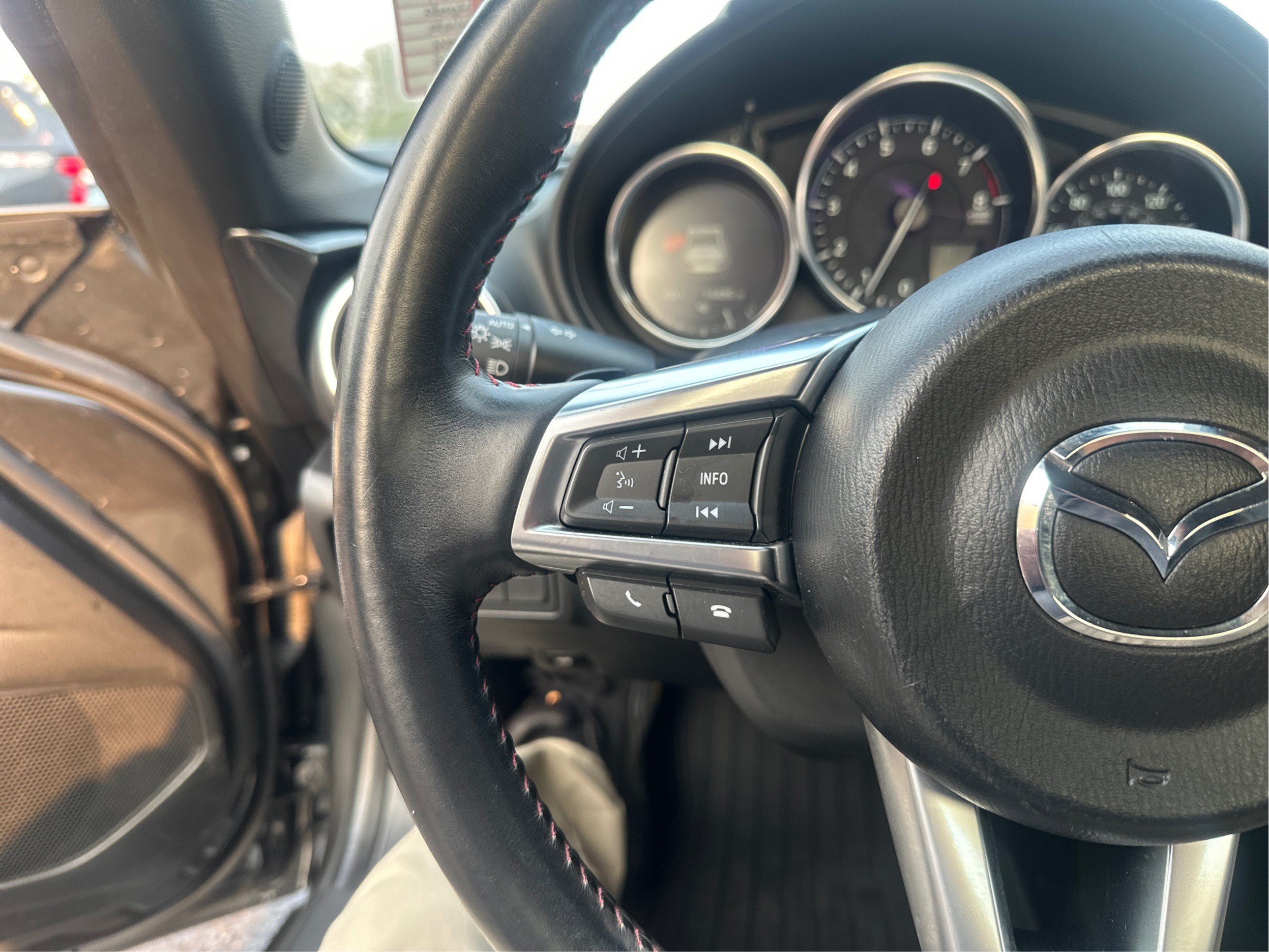 Used 2019 MAZDA MX-5 Miata RF Grand Touring RWD image 29