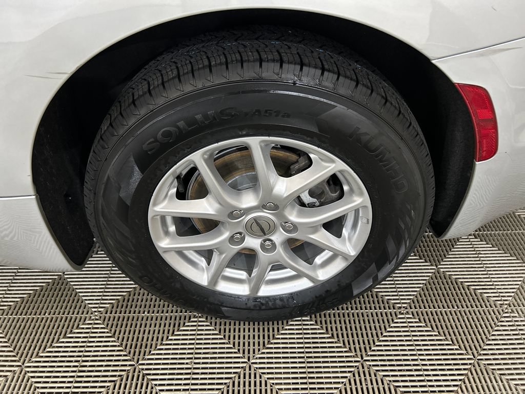 Used 2023 Chrysler Pacifica Touring-L FWD image 10