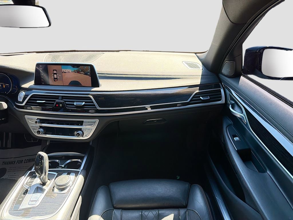 Used 2019 BMW 750i xDrive w/ M Sport Package image 21