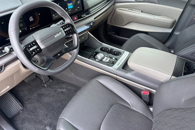New 2027 Kia Carnival EX FWD image 11