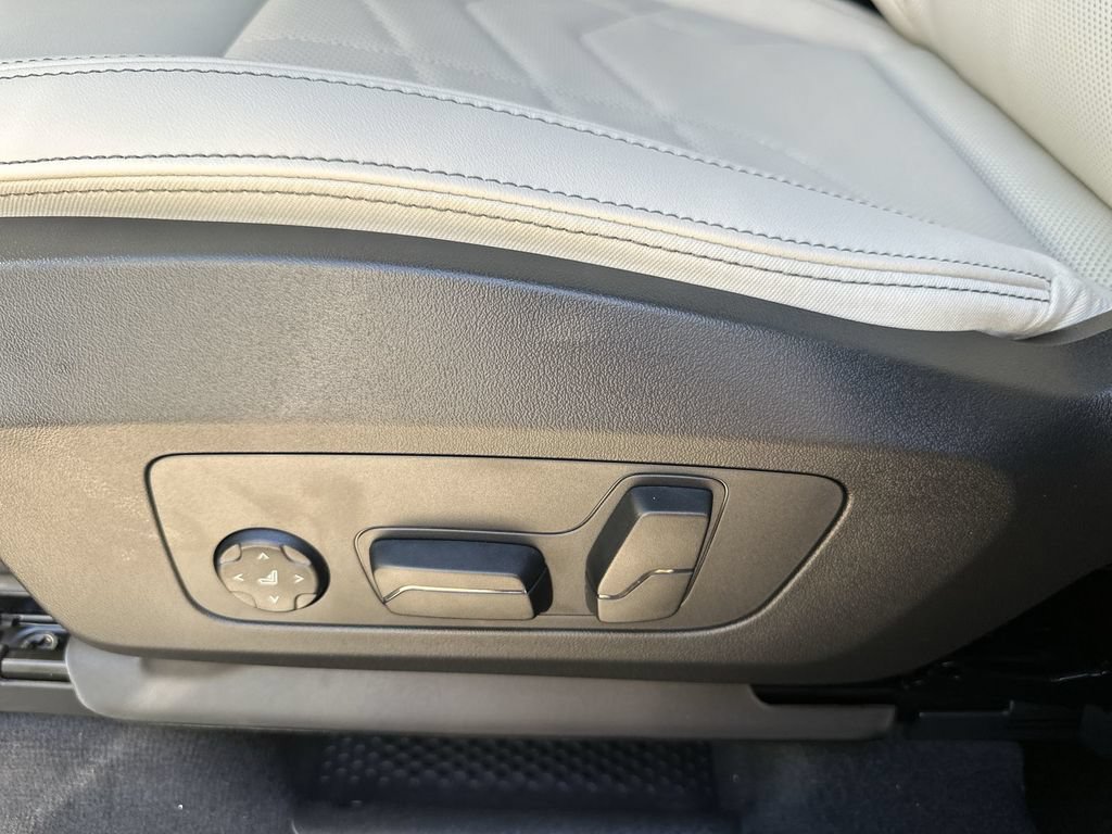 Used 2026 BMW X1 xDrive28i AWD/4WD image 16