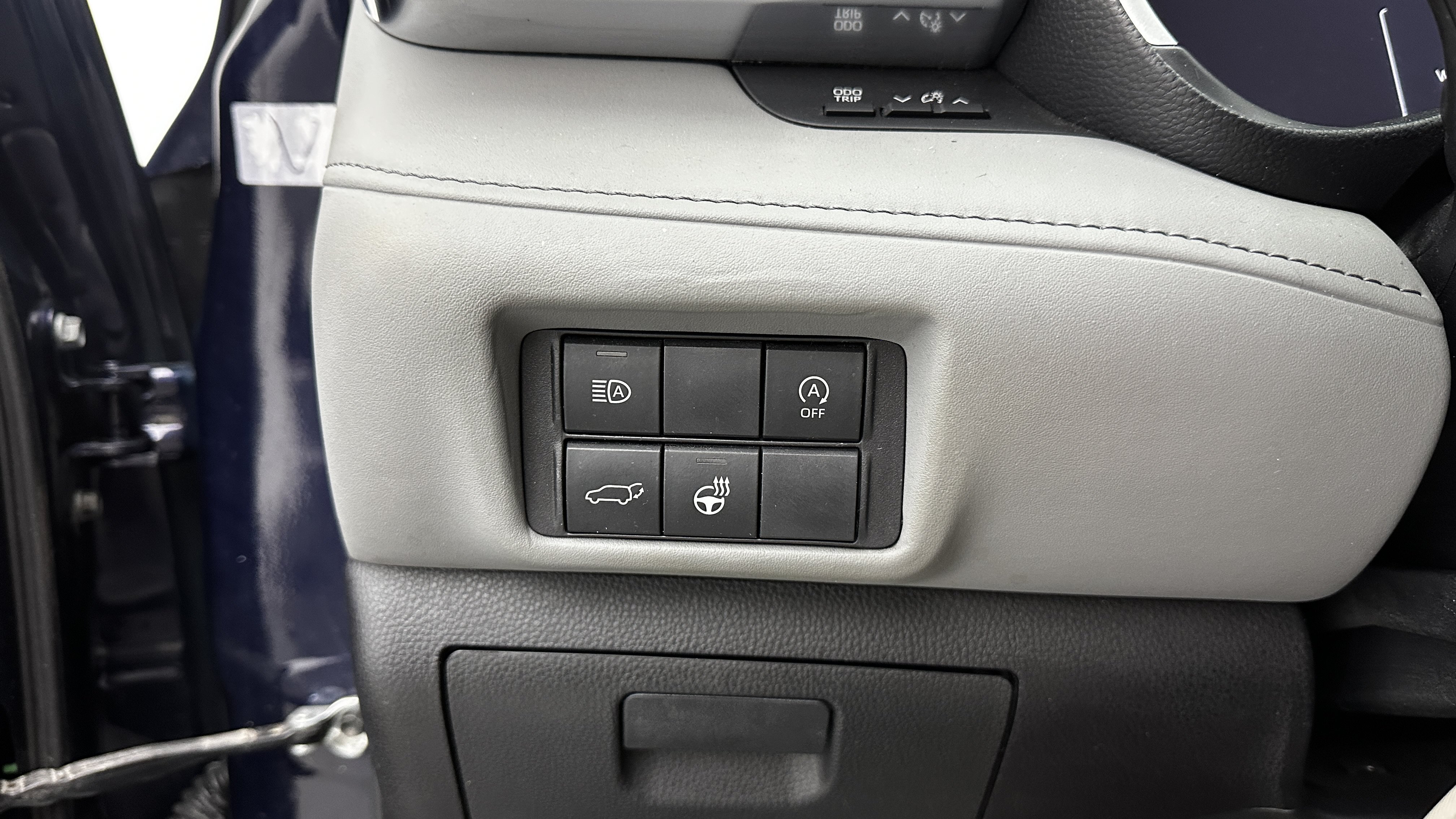 Used 2023 Toyota Highlander Limited FWD image 25