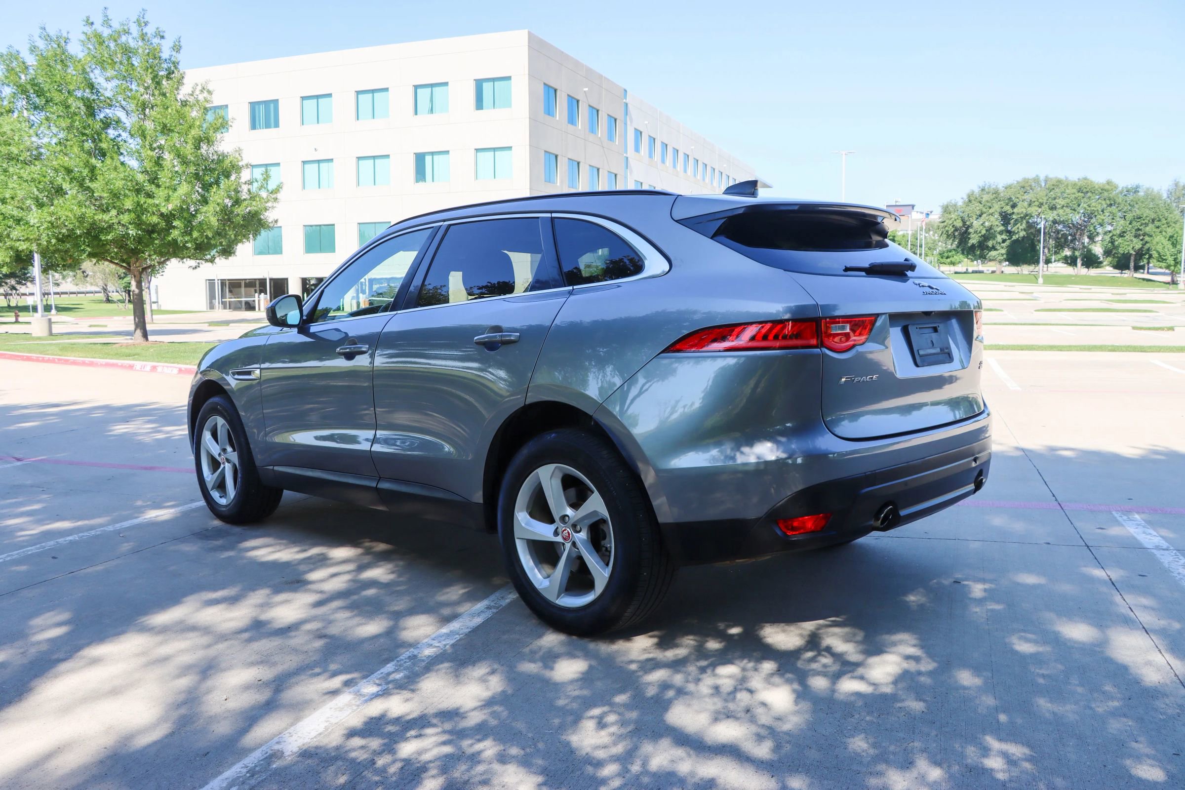 Used 2020 Jaguar F-PACE Premium AWD/4WD image 5