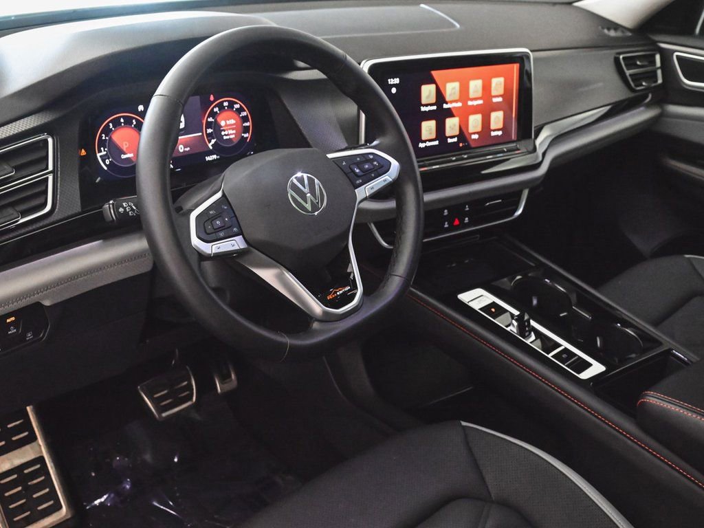 Used 2025 Volkswagen Atlas Peak Edition SE AWD/4WD image 18