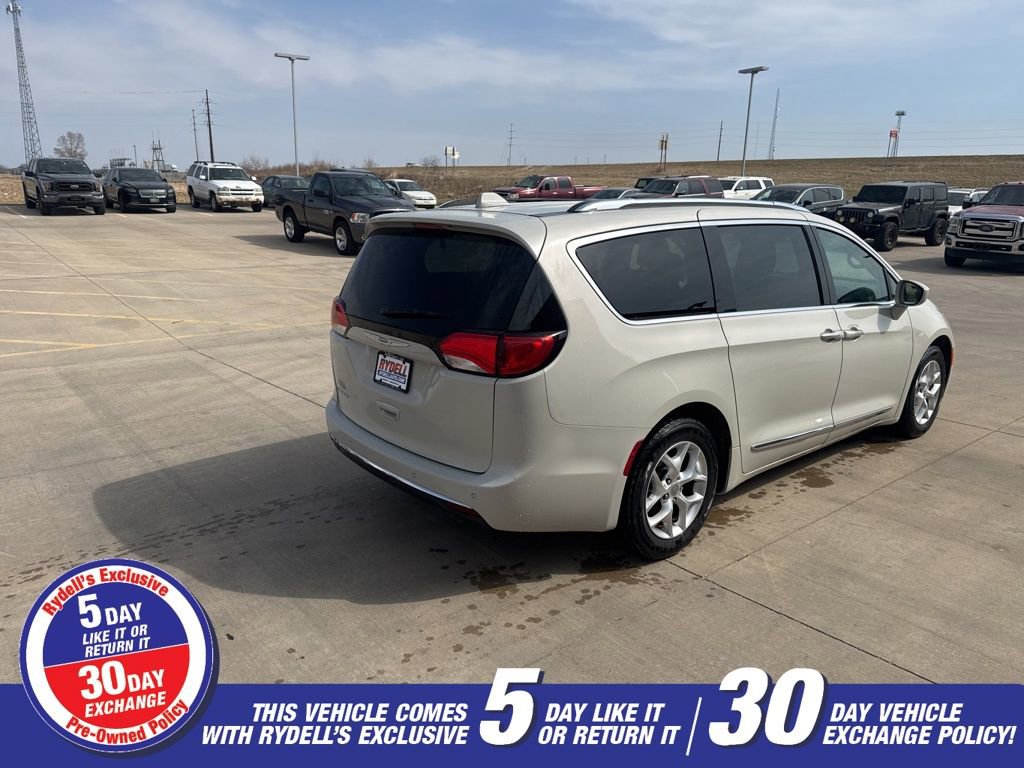 Used 2017 Chrysler Pacifica Touring-L Plus w/ Tire & Wheel Group image 5