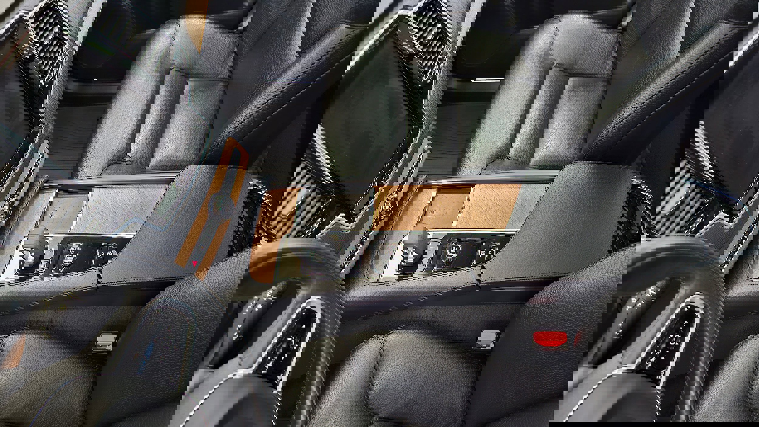 Certified 2022 Volvo XC90 T8 Inscription Expression w/ Advanced Package image 25