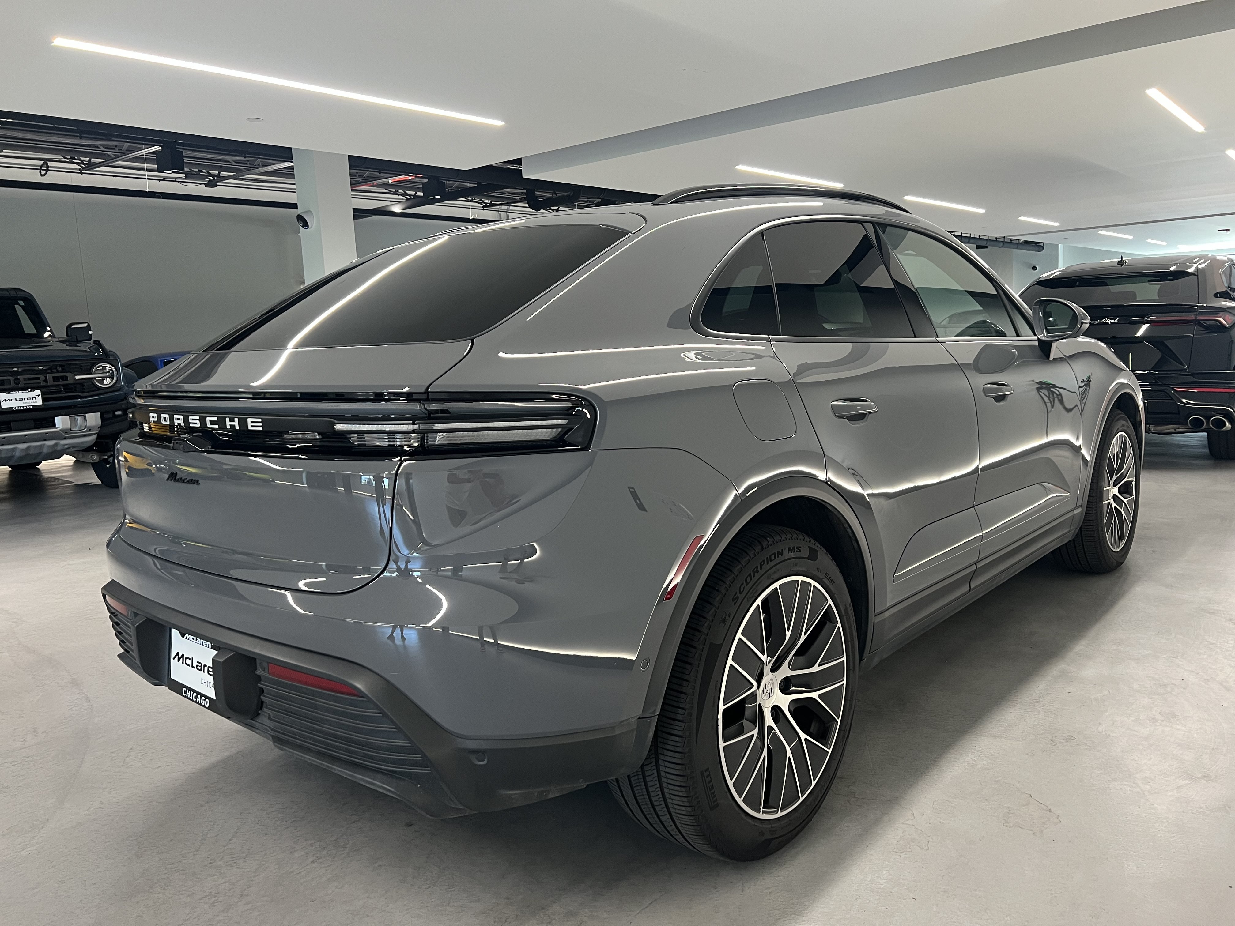 Used 2025 Porsche Macan Electric RWD image 15