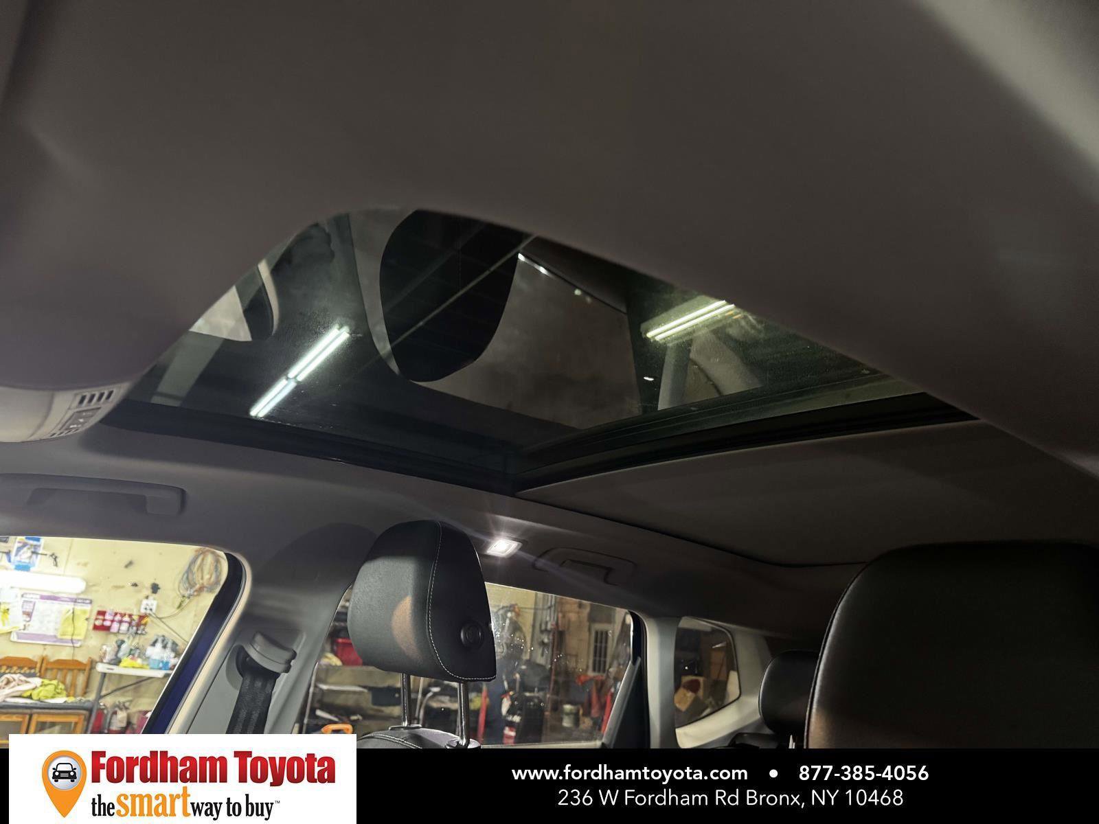 Used 2024 Volkswagen Taos SE image 19
