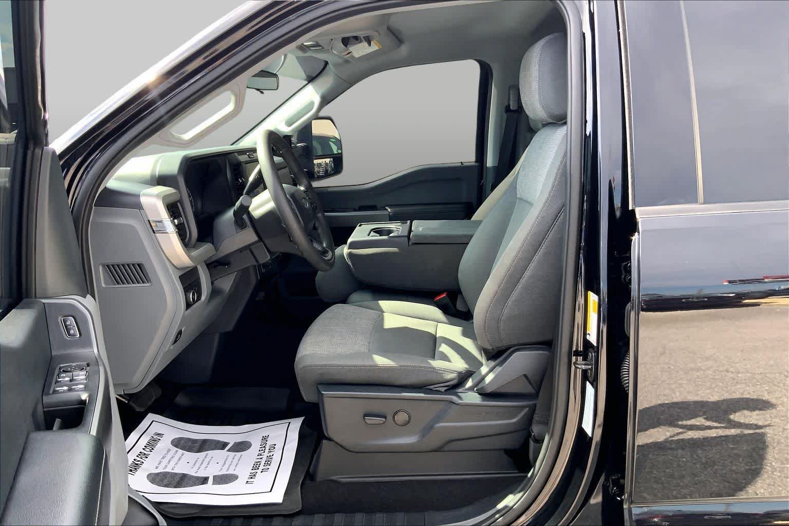 Used 2025 Ford F250 XLT w/ 360-Degree Camera Package AWD/4WD image 8