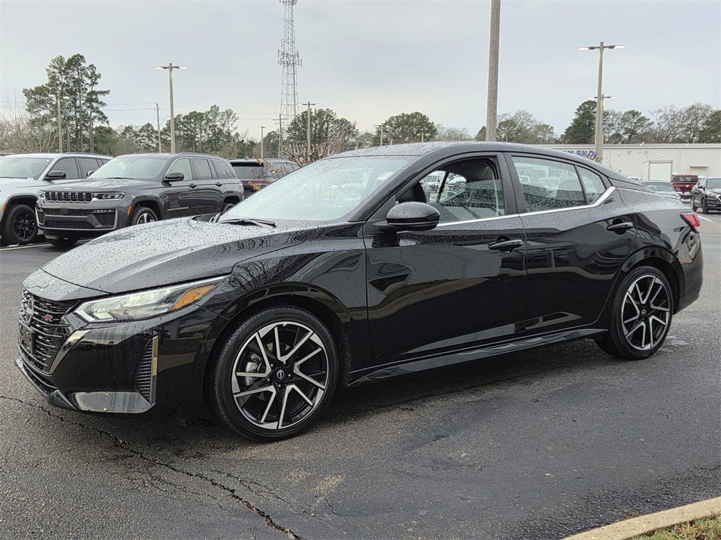 Used 2025 Nissan Sentra SR w/ SR Premium Package image 6