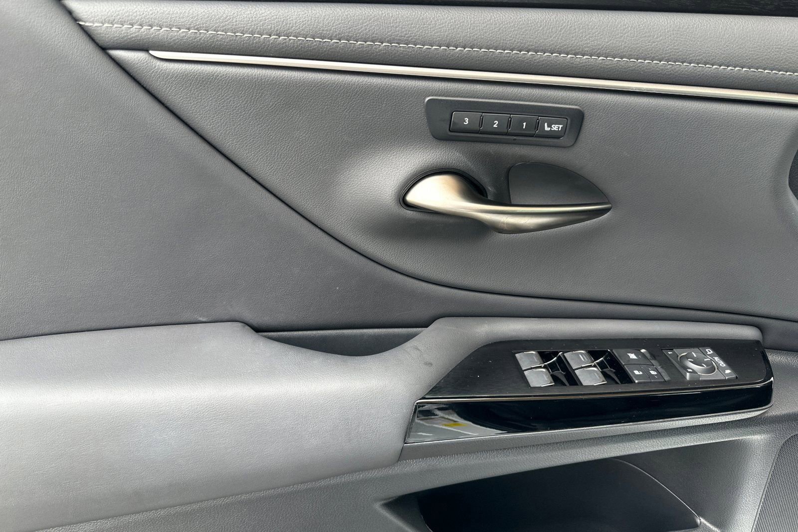 Certified 2024 Lexus ES 350 w/ Premium Package image 12