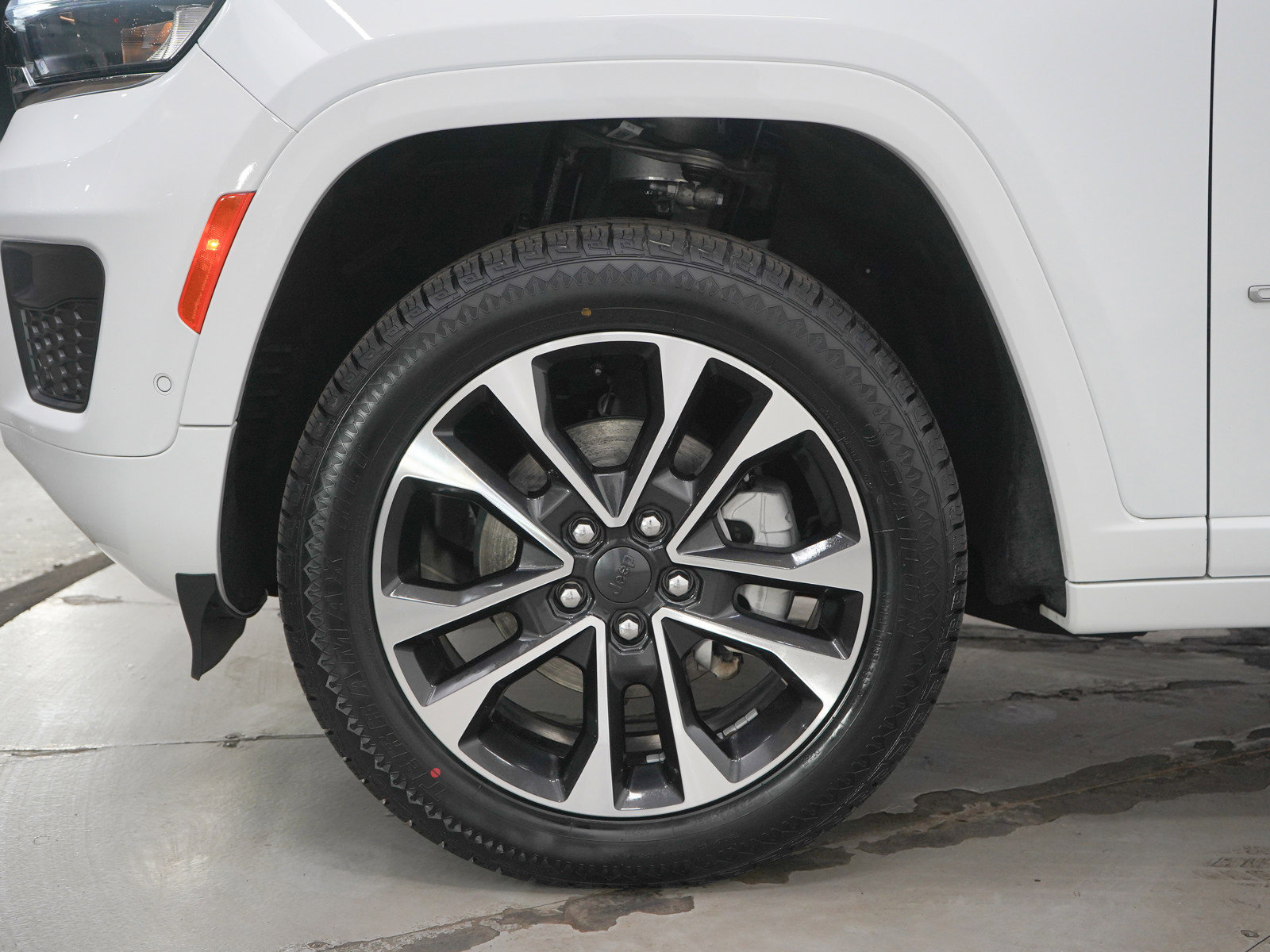 Used 2024 Jeep Grand Cherokee Overland w/ Luxury Tech Group IV image 31