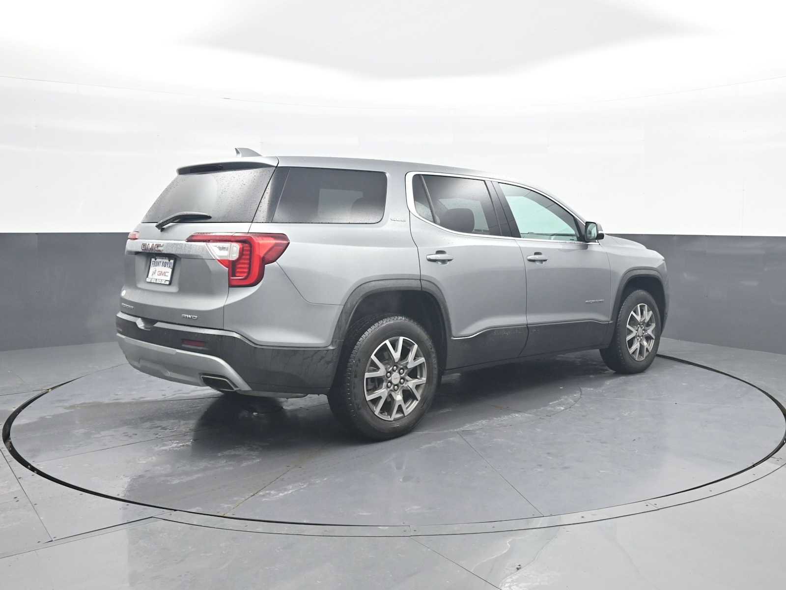 Used 2023 GMC Acadia SLE image 8
