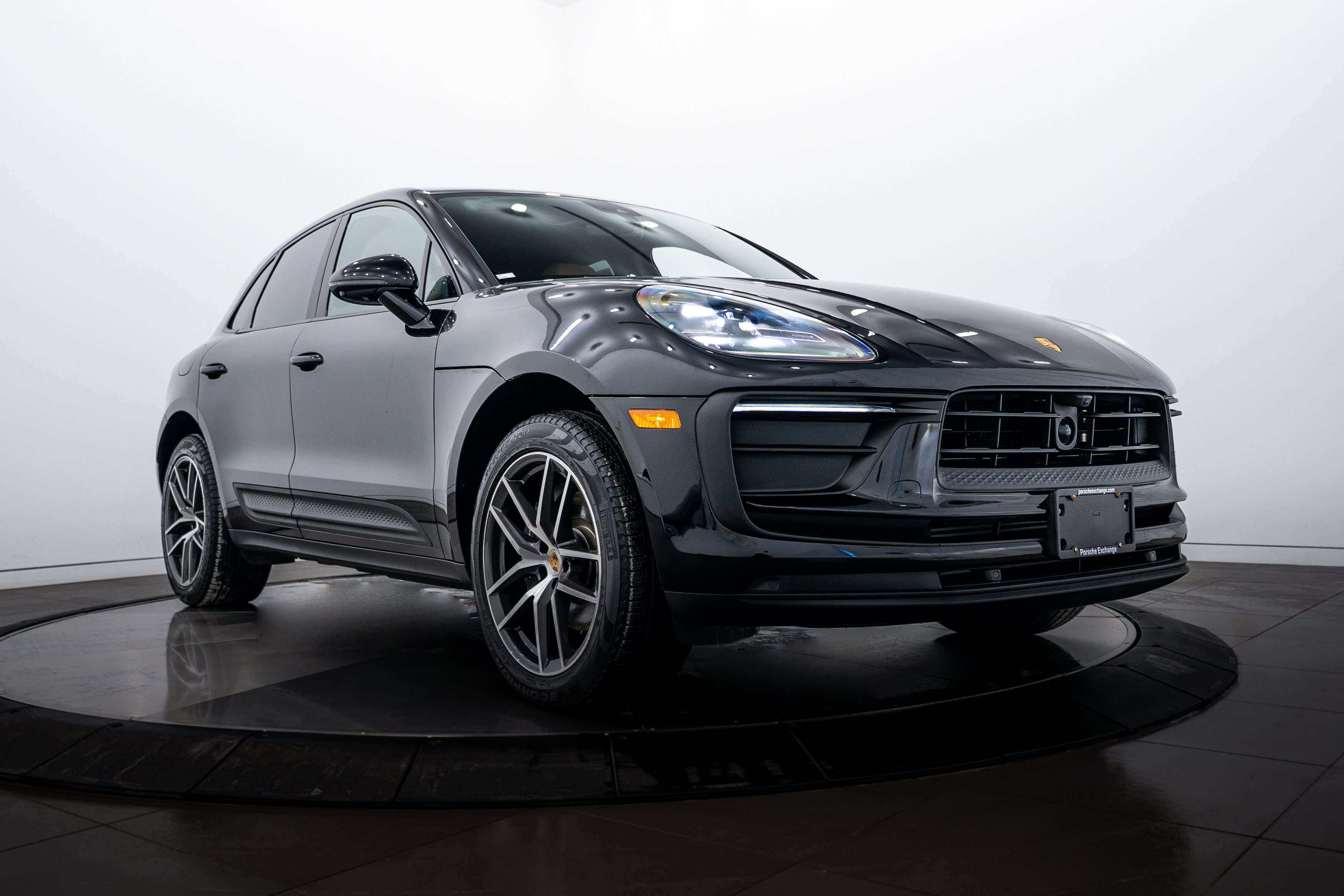Certified 2026 Porsche Macan AWD/4WD image 9