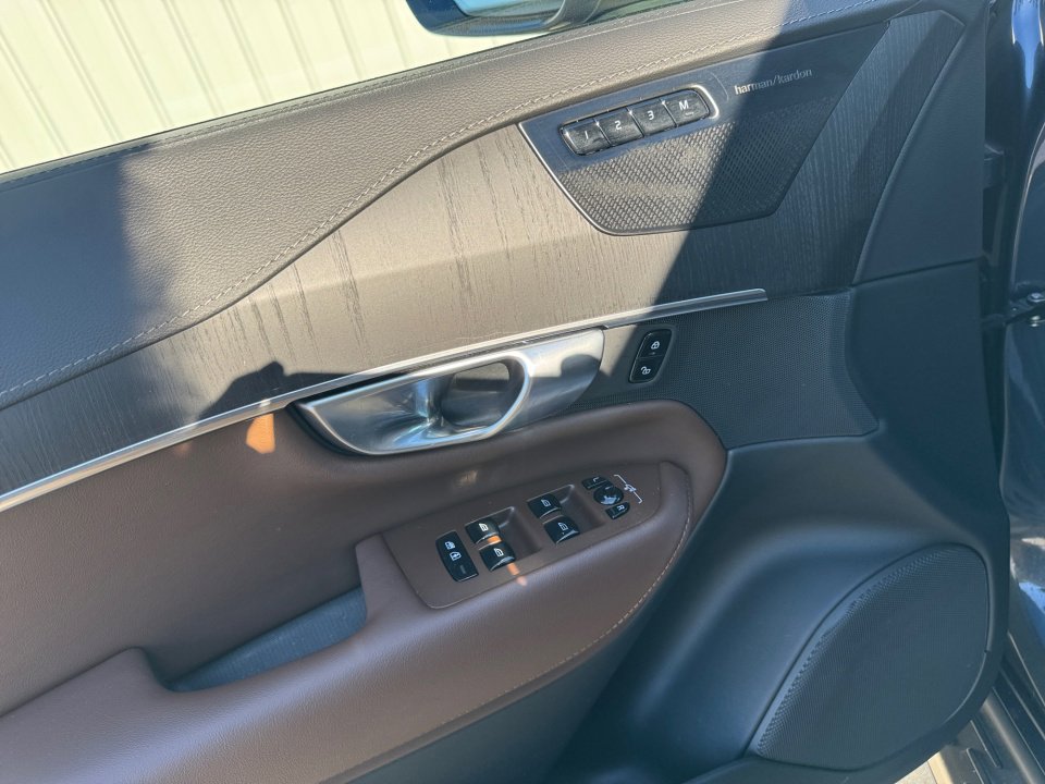 Used 2024 Volvo XC90 B6 Ultimate w/ Protection Package Premier image 36
