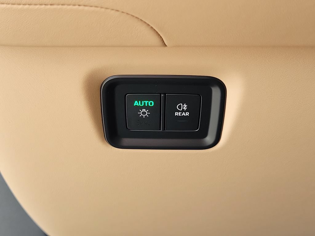 Certified 2025 Porsche Cayenne S AWD/4WD image 39