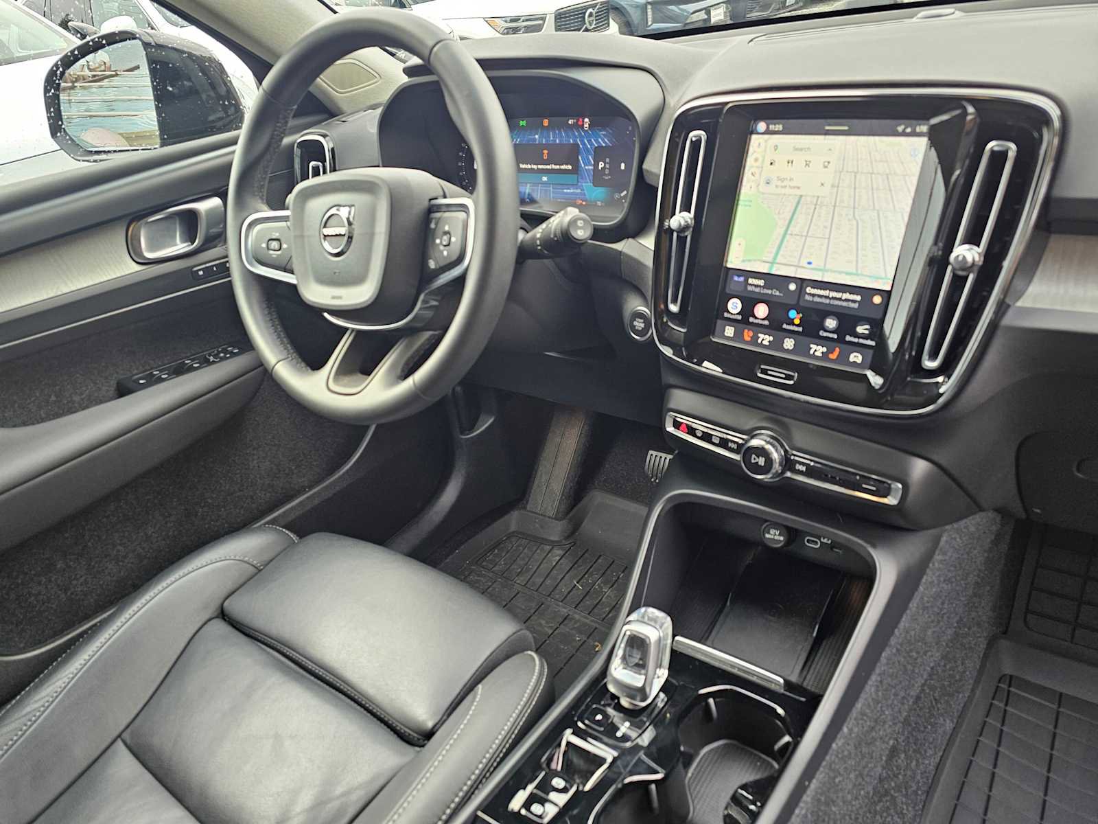 Certified 2025 Volvo XC40 B5 Plus w/ Protection Package Premier image 11