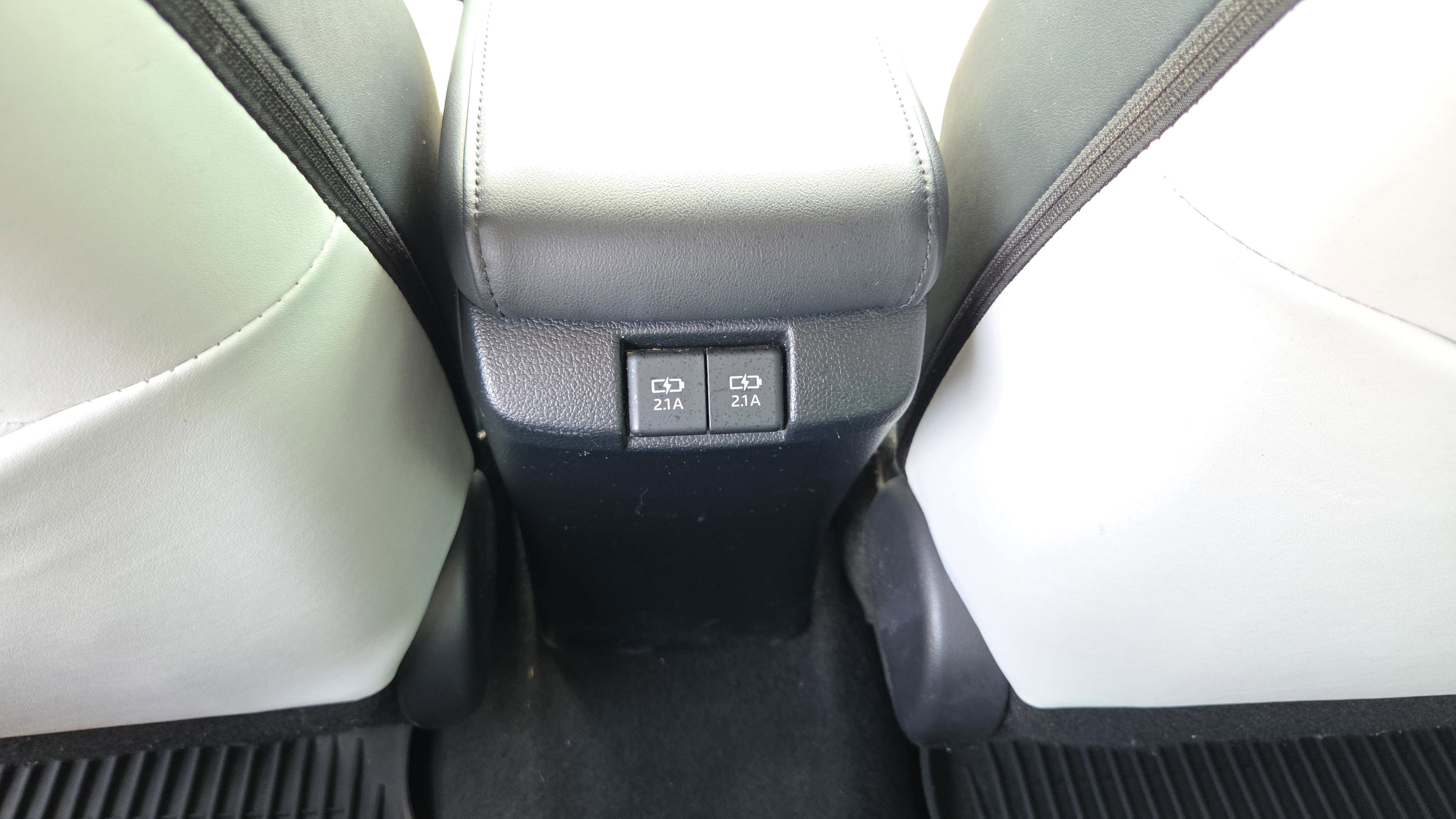 Used 2022 Toyota Prius XLE FWD image 12