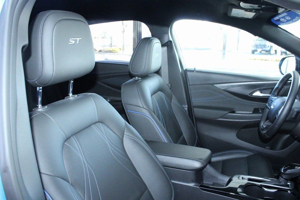 Used 2025 Buick Envista Sport Touring w/ Convenience II Package image 41