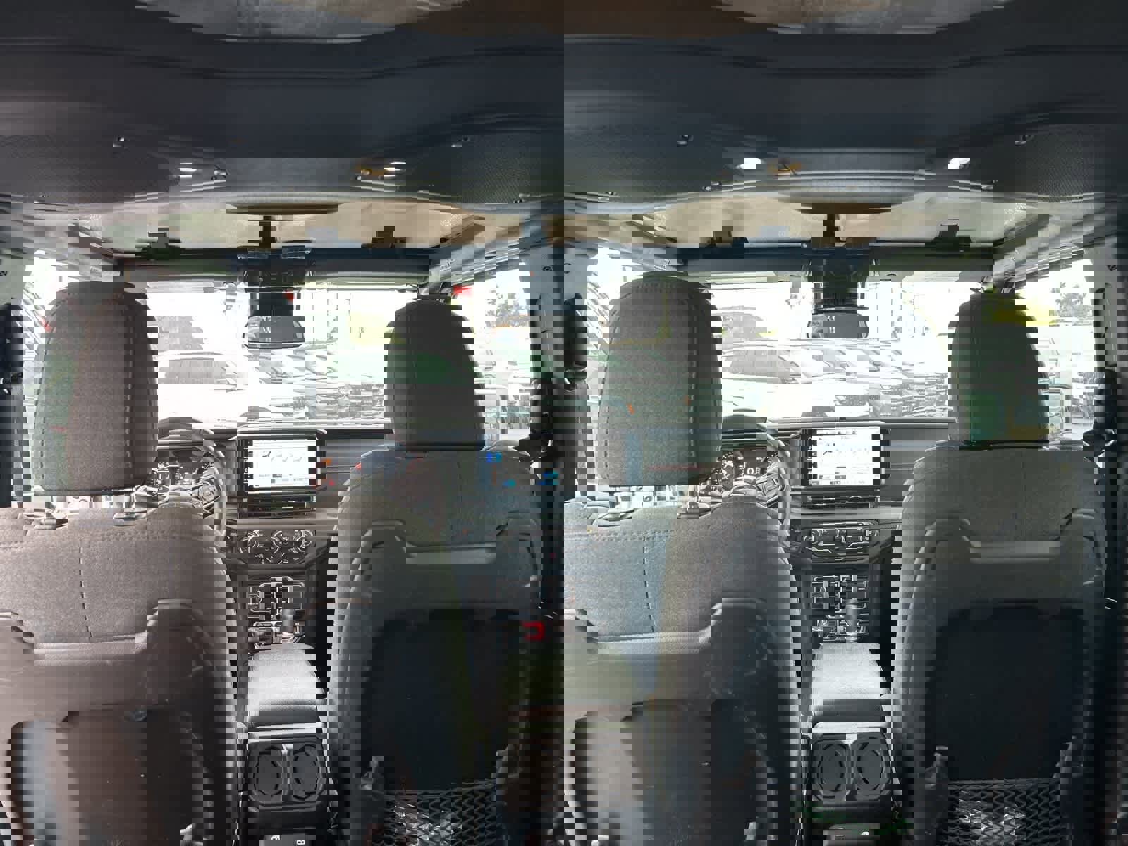 Used 2024 Jeep Wrangler Unlimited Rubicon image 30