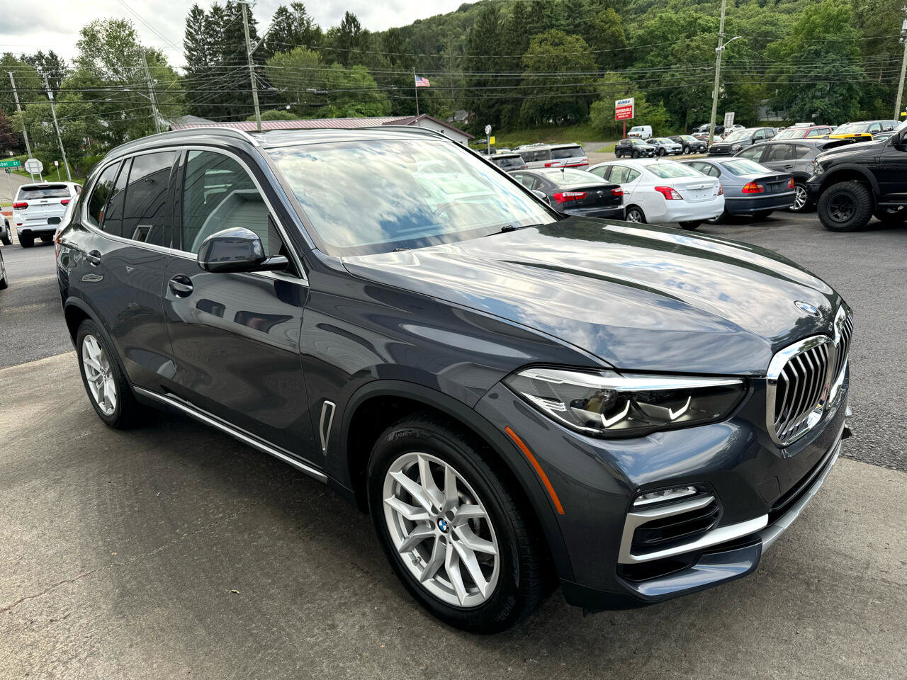 Used 2021 BMW X5 xDrive40i w/ Convenience Package image 3