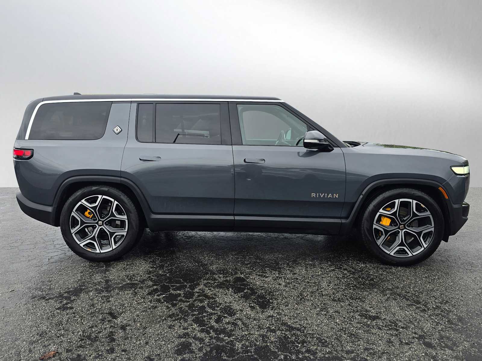 Used 2023 Rivian R1S Adventure image 6