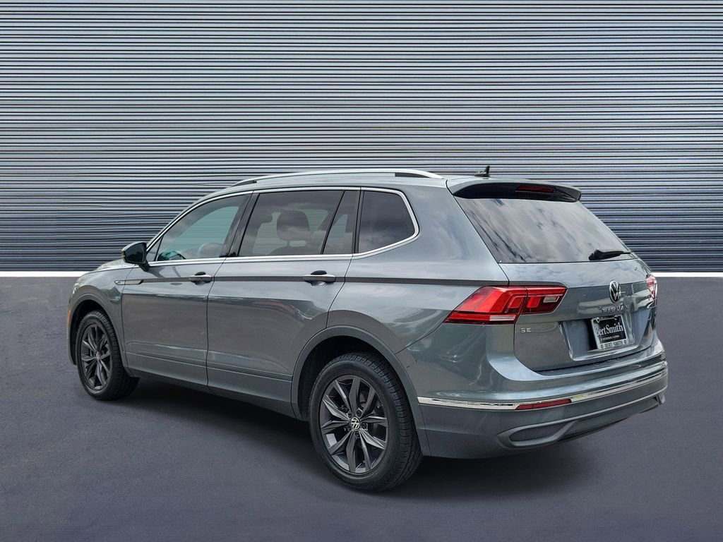 Used 2022 Volkswagen Tiguan SE w/ Panoramic Sunroof Package FWD image 4