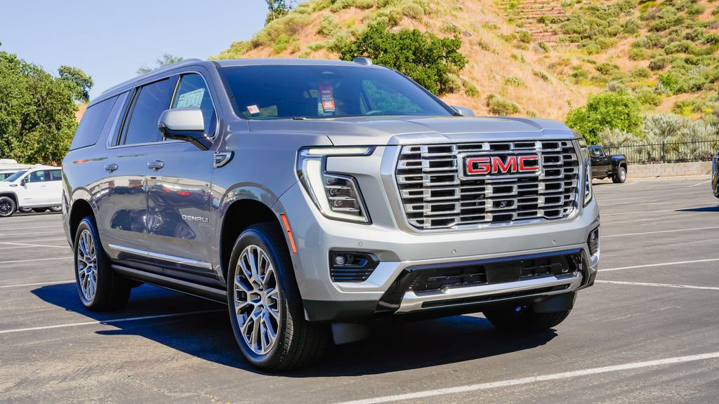 New 2026 GMC Yukon XL Denali w/ Denali Reserve Package AWD/4WD image 5