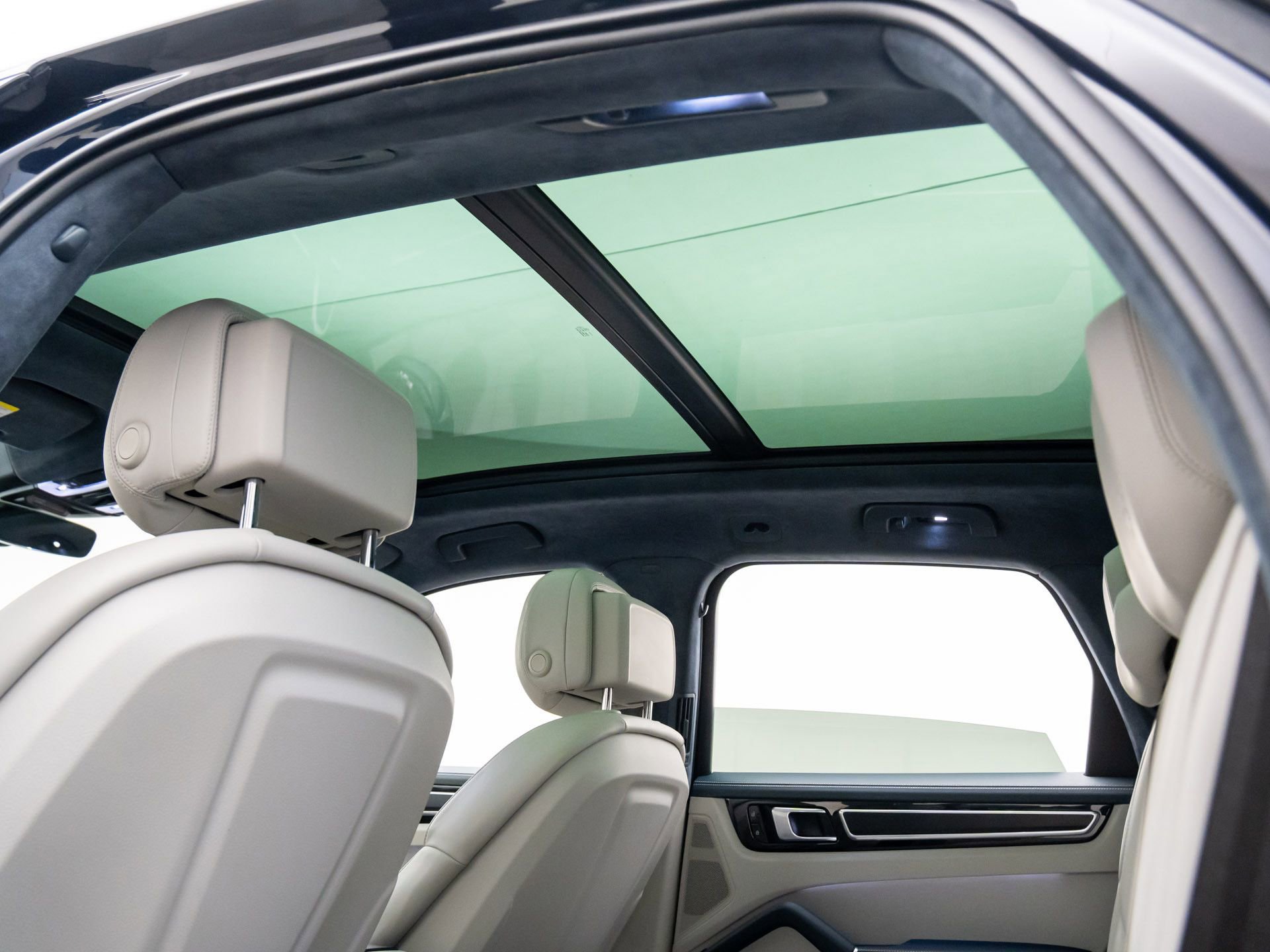 Used 2021 Porsche Cayenne GTS image 18