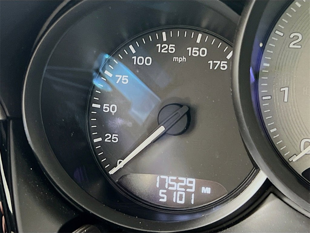 Certified 2023 Porsche Macan S image 13