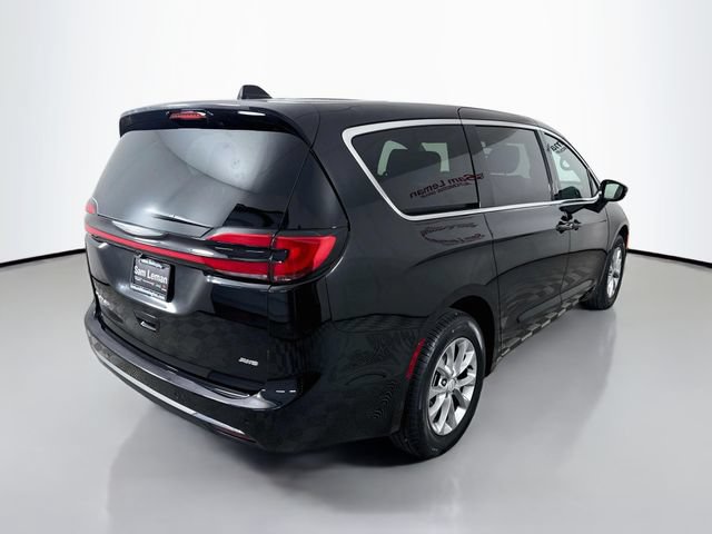 Used 2026 Chrysler Pacifica Select AWD/4WD image 7