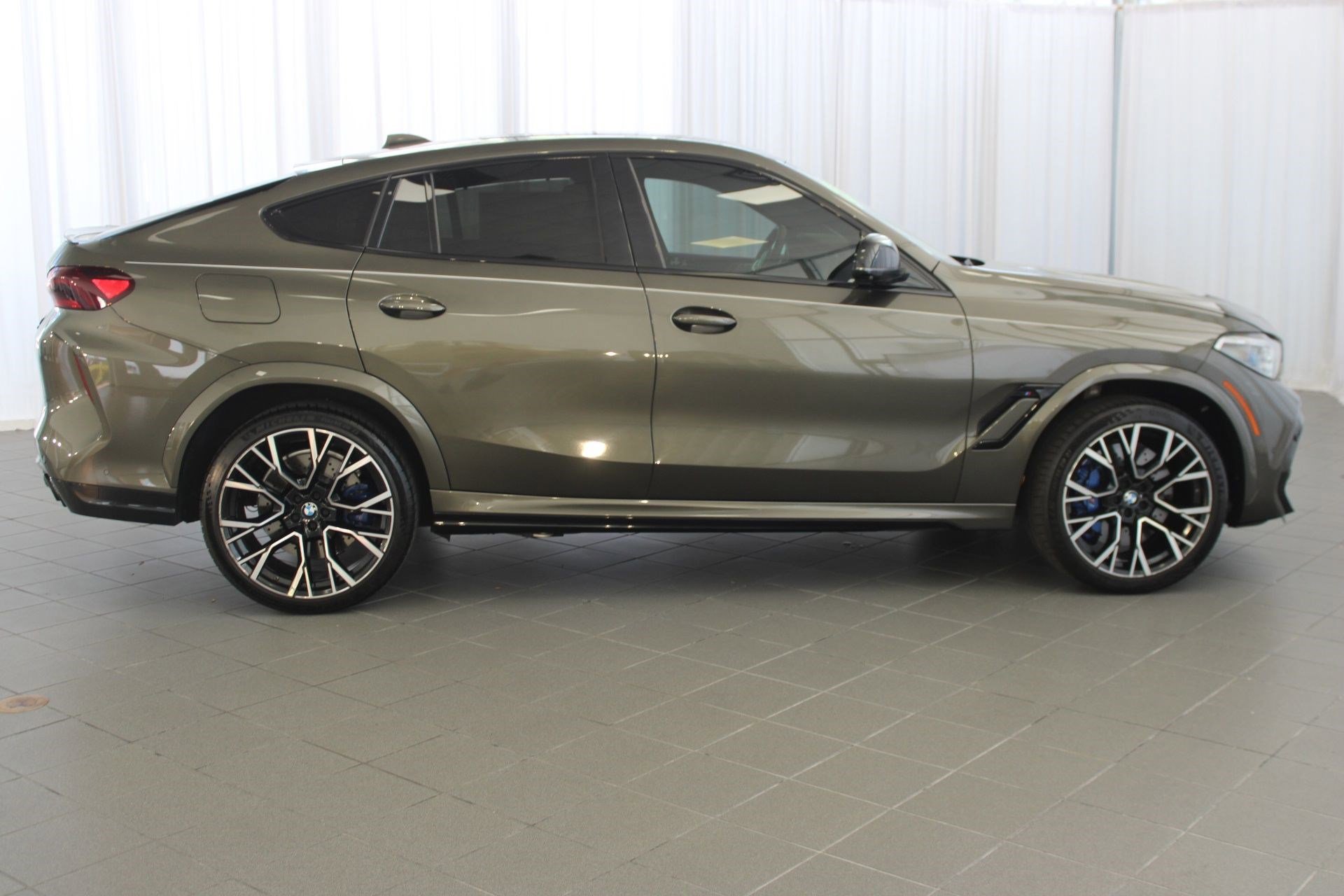 Used 2020 BMW X6 M Competition w/ Executive Package image 7
