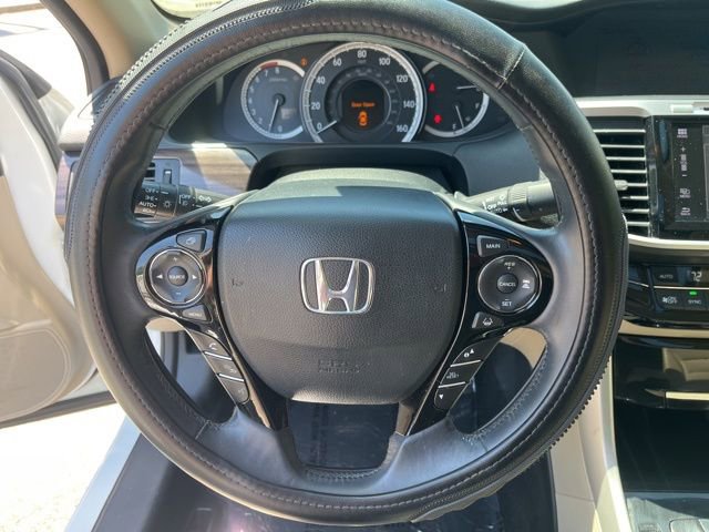 Used 2017 Honda Accord Touring image 18