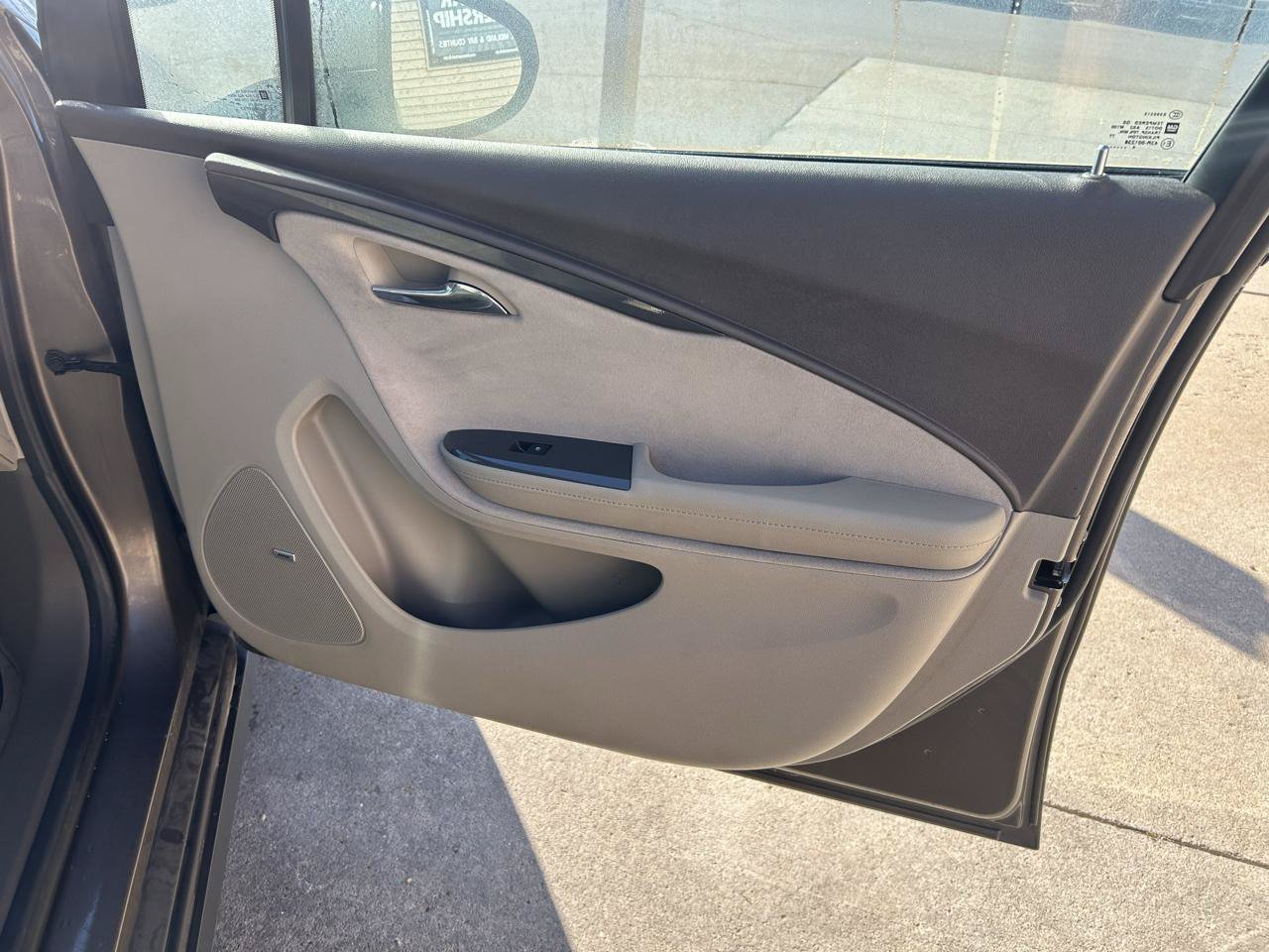 Used 2015 Chevrolet Volt Premium w/ Premium Trim Package FWD image 16