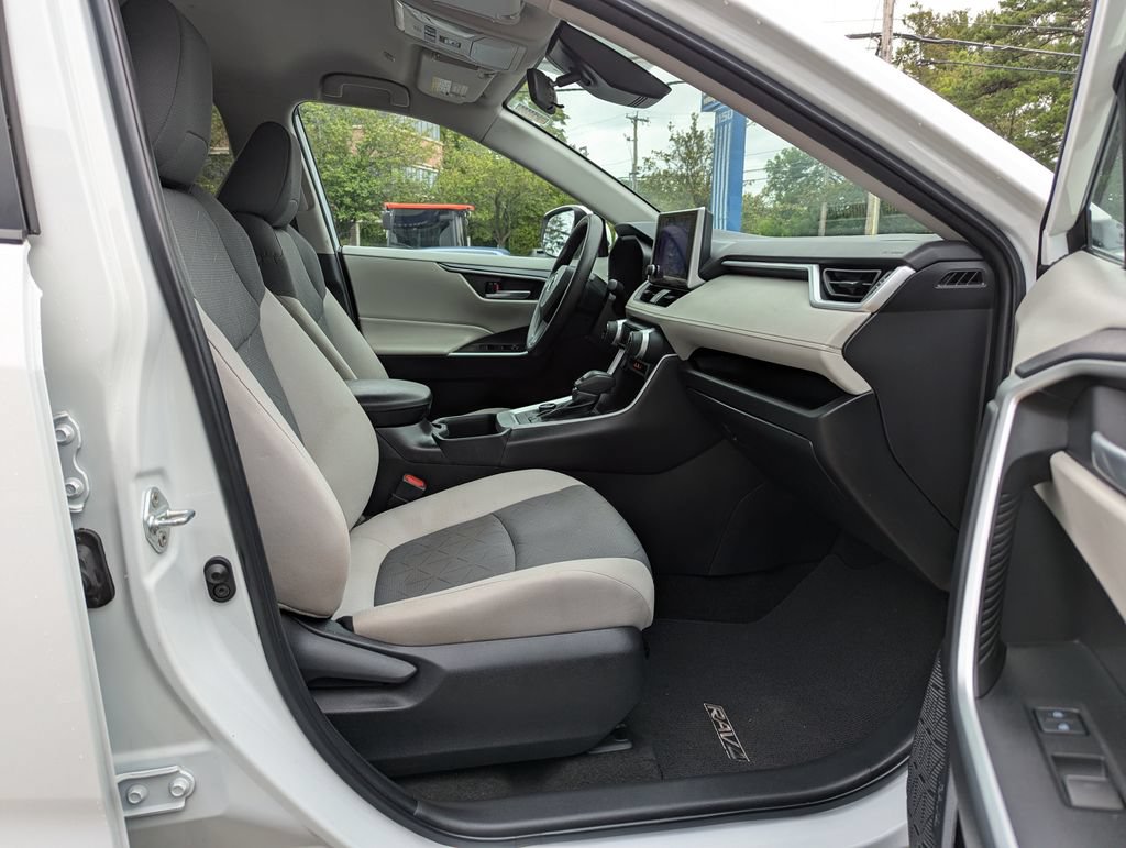 Used 2023 Toyota RAV4 XLE AWD/4WD image 30