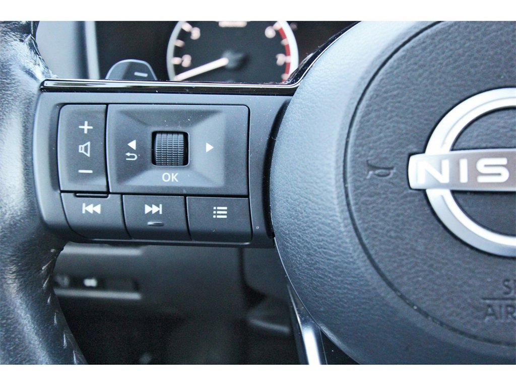 Used 2023 Nissan Rogue SV w/ SV Premium B Package image 11