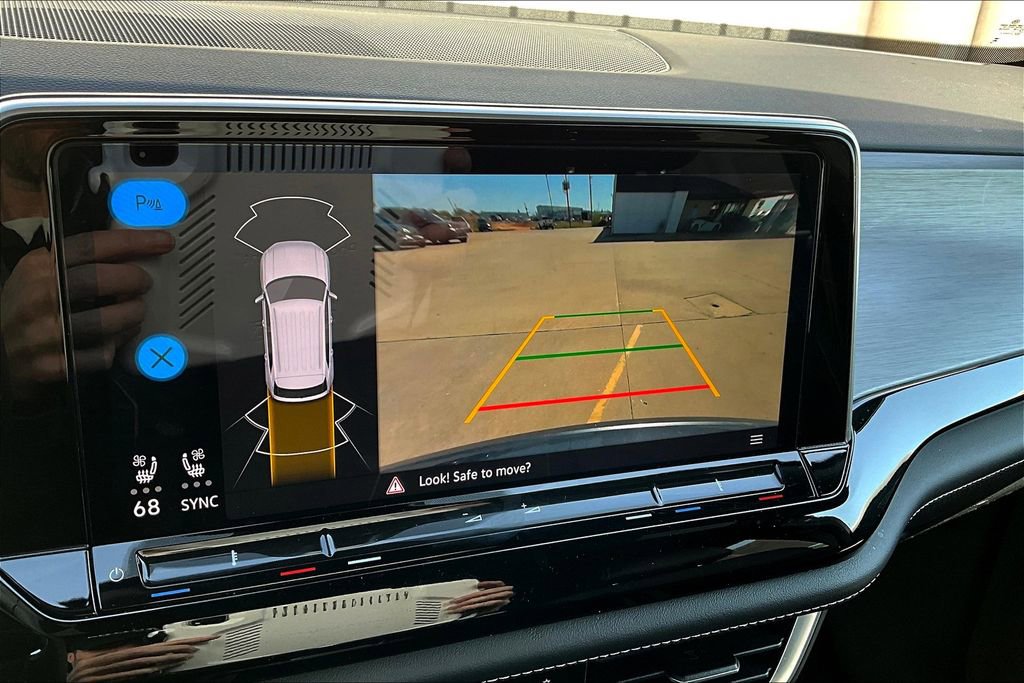 Used 2024 Volkswagen Atlas Cross Sport SE image 29