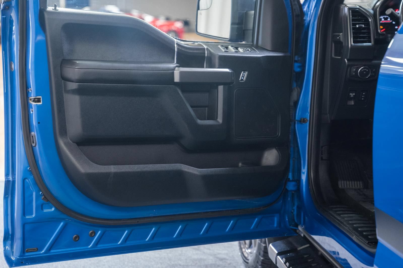 Used 2019 Ford F150 XLT w/ Equipment Group 302A Luxury AWD/4WD image 41