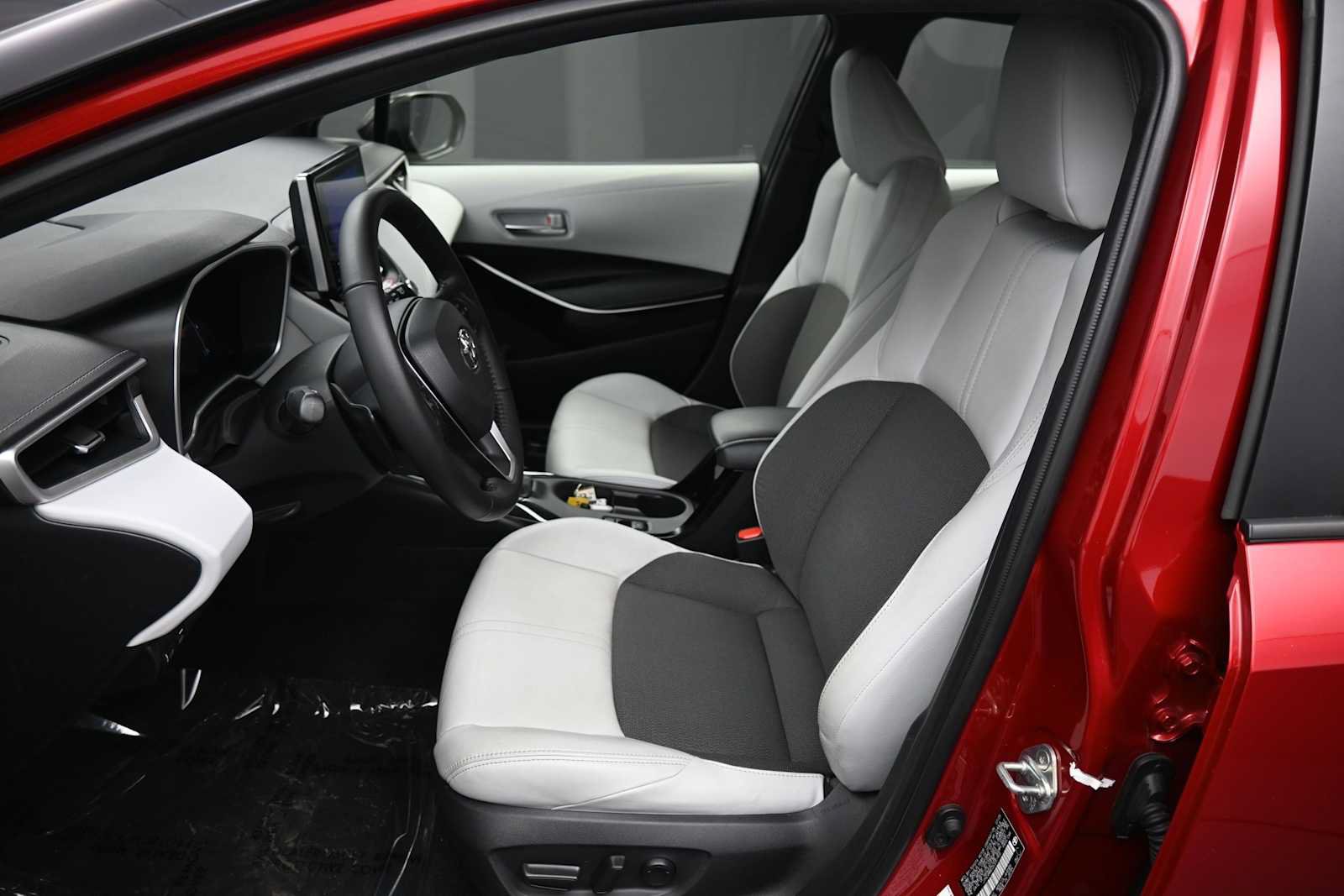 Used 2025 Toyota Corolla XSE FWD image 17
