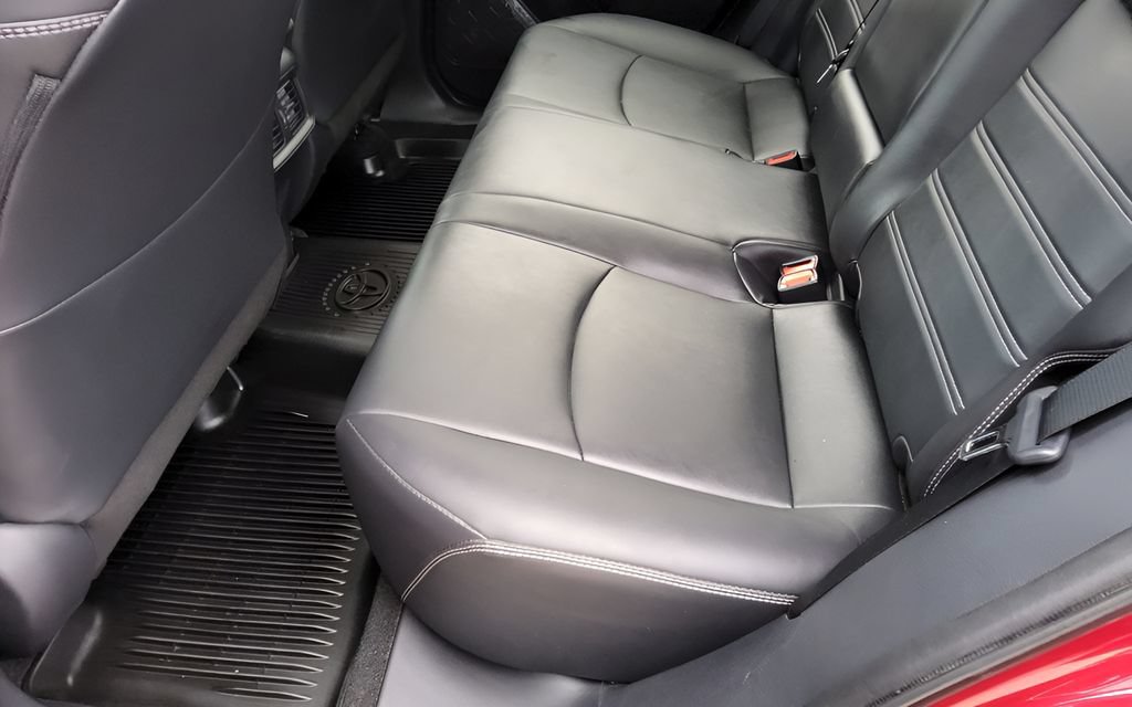 Used 2019 Toyota RAV4 XLE Premium w/ Cold Weather Package AWD/4WD image 28