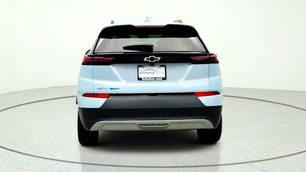 Used 2023 Chevrolet Bolt EUV Premier w/ Sun & Sound Package FWD image 6