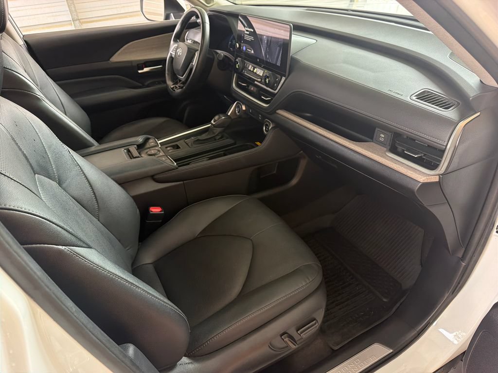 Used 2024 Toyota Grand Highlander FWD image 28