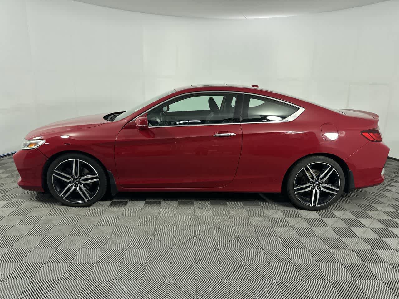 Used 2016 Honda Accord Touring image 5