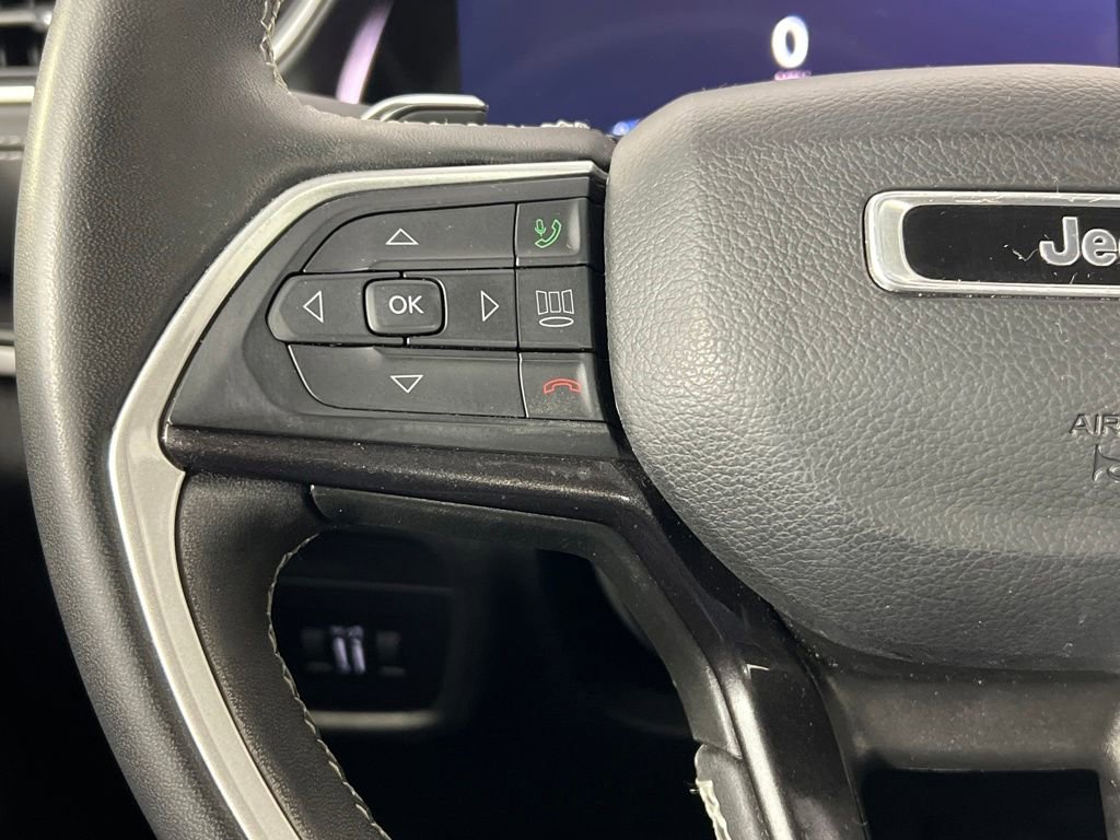 Used 2023 Jeep Grand Cherokee Laredo image 8