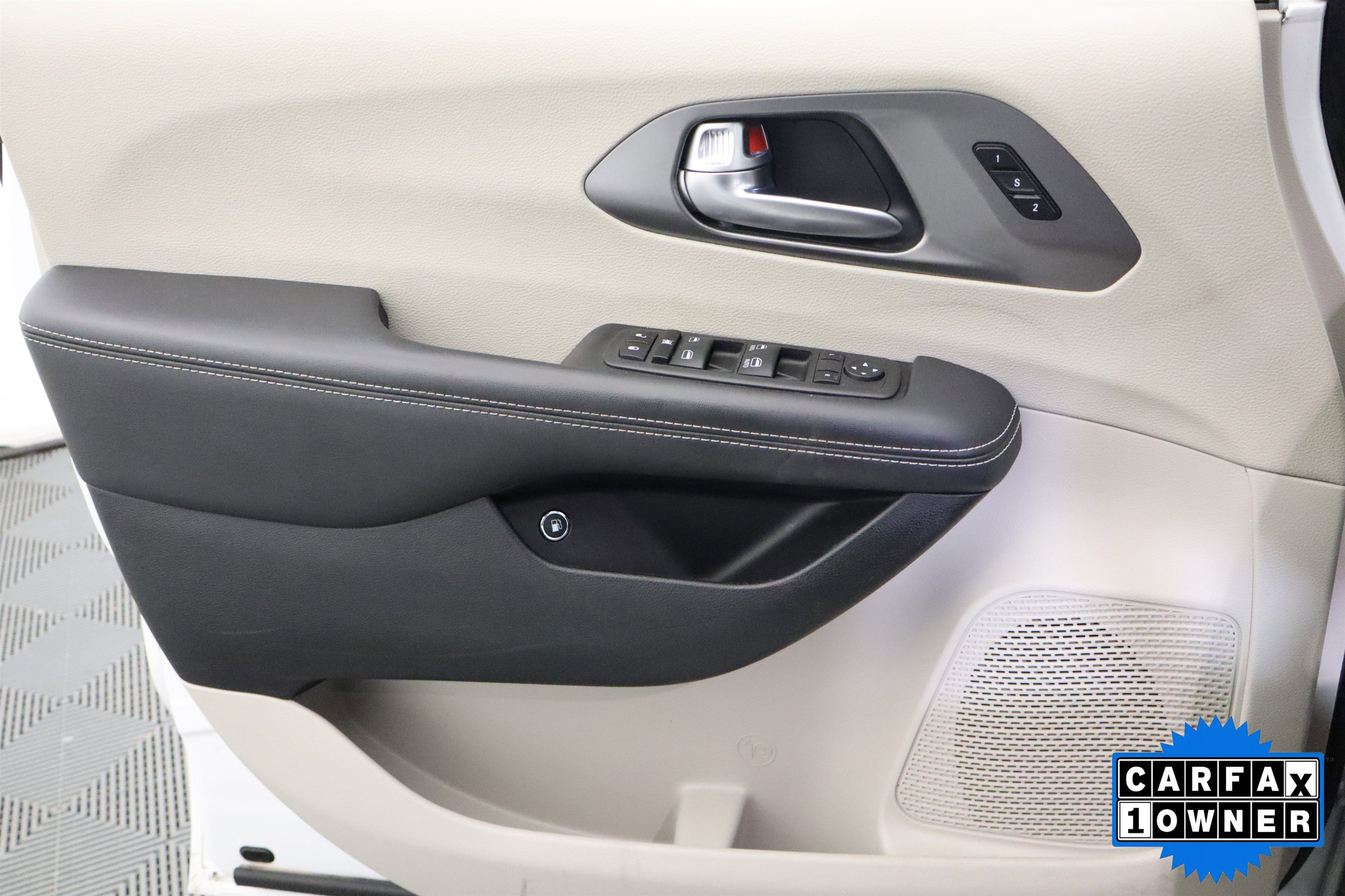 Used 2024 Chrysler Pacifica Select image 43