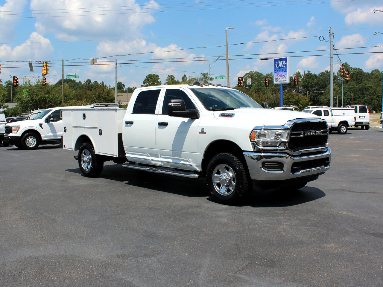 Used 2023 RAM 2500 Tradesman w/ Chrome Appearance Group image 6
