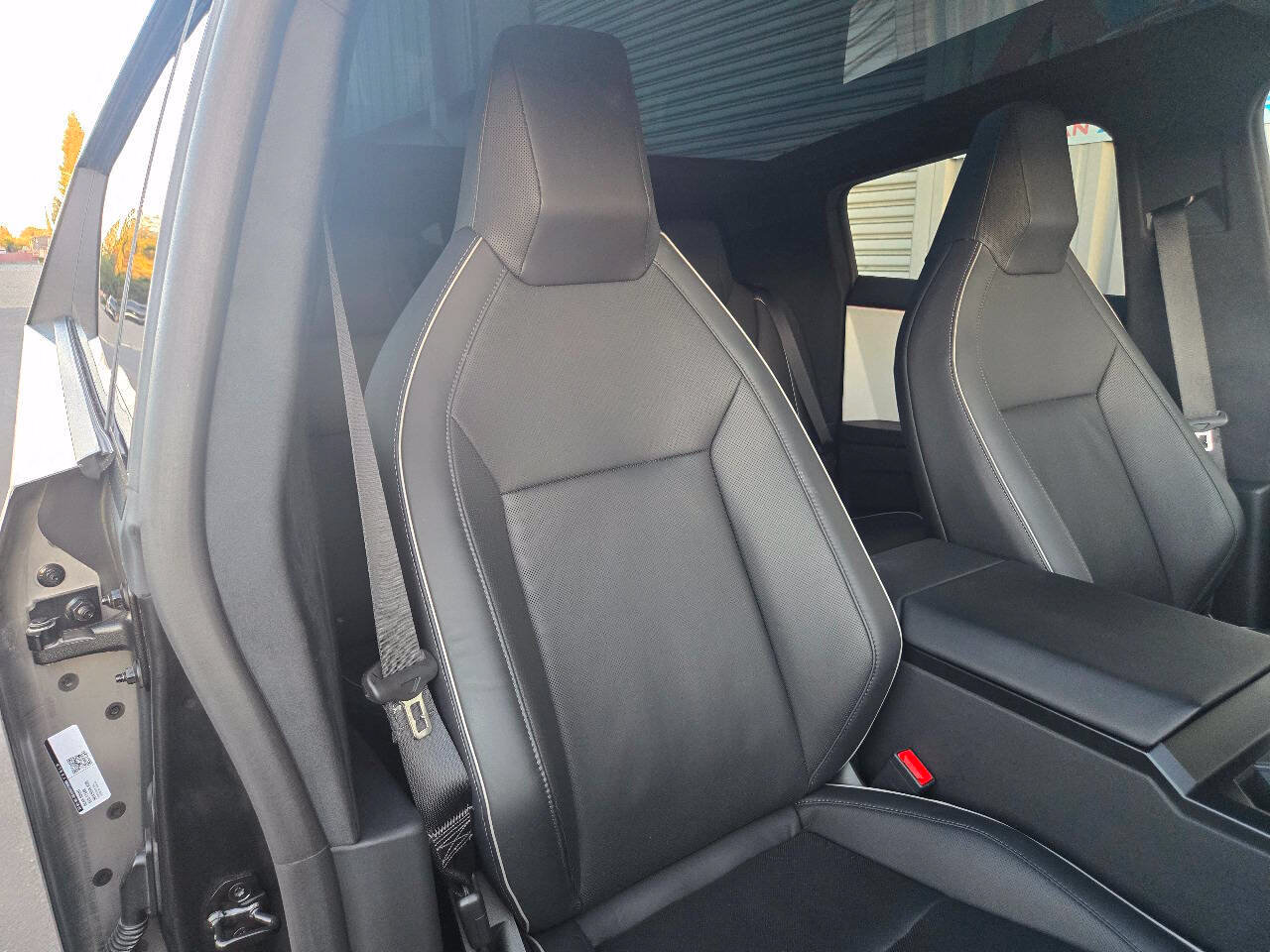 Used 2024 Tesla Cybertruck AWD Crew Cab image 26