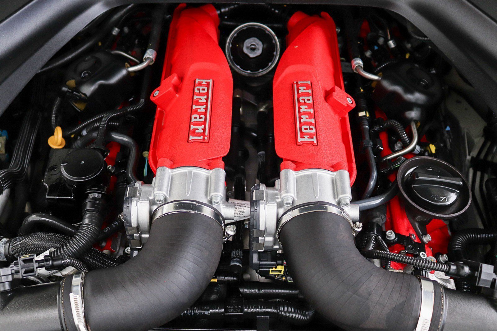 Used 2017 Ferrari California T RWD image 45